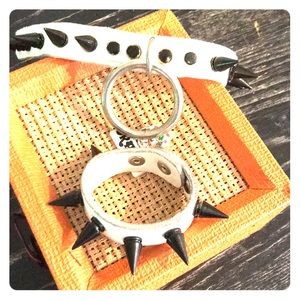 No hugs for me 👩🏼‍🎤🤘🏻Choker and Bracelet.